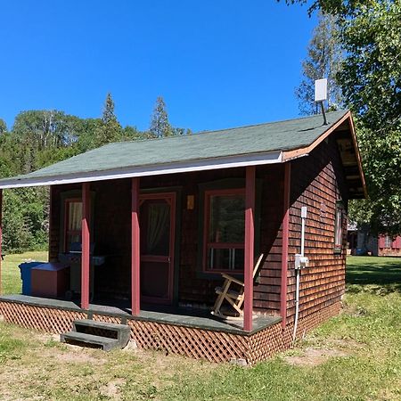 Riviere Petit Saguenay Villa Ngoại thất bức ảnh