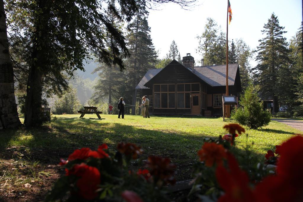 Riviere Petit Saguenay Villa Ngoại thất bức ảnh