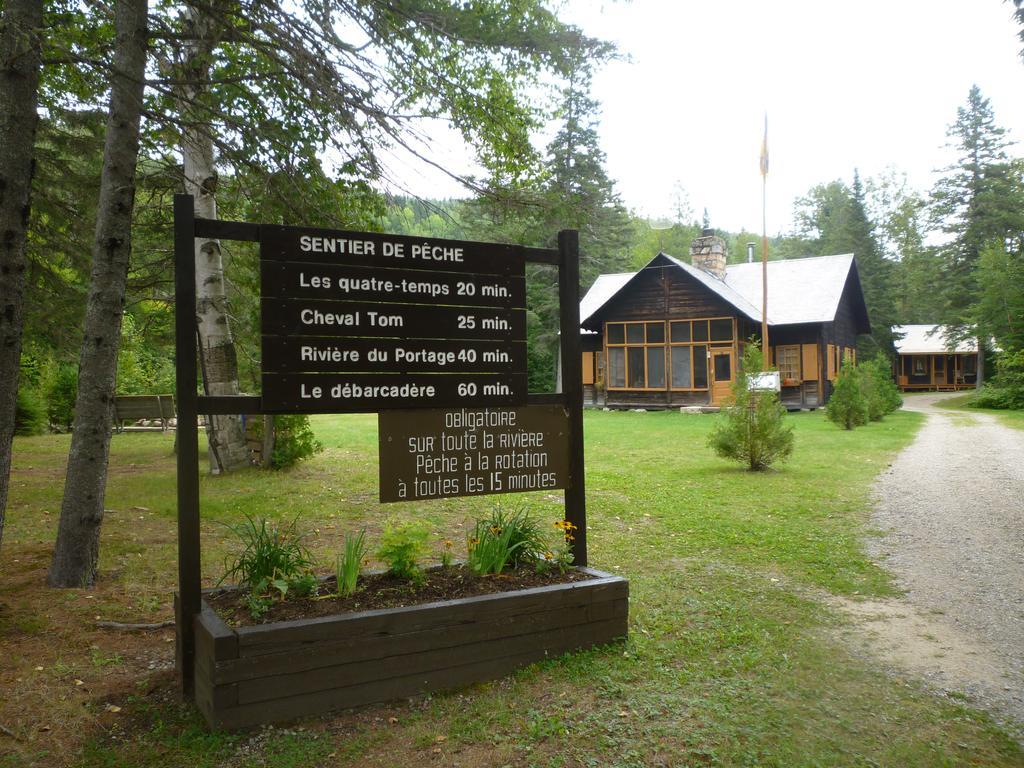 Riviere Petit Saguenay Villa Ngoại thất bức ảnh