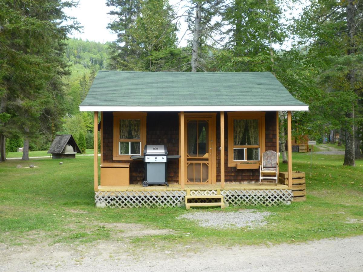 Riviere Petit Saguenay Villa Ngoại thất bức ảnh
